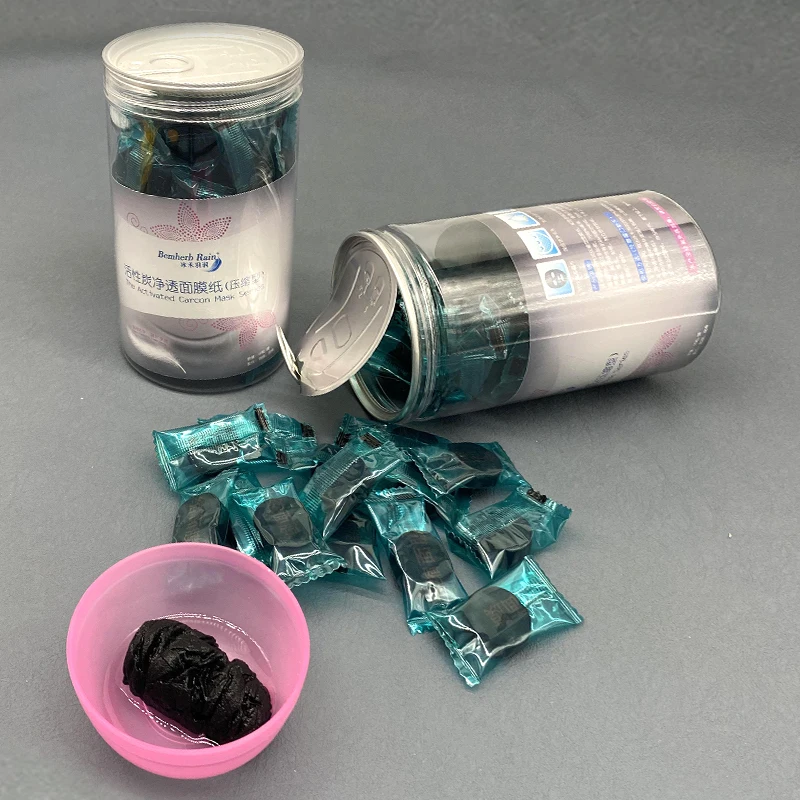 Сжатая маска для лица из черного активированного угля