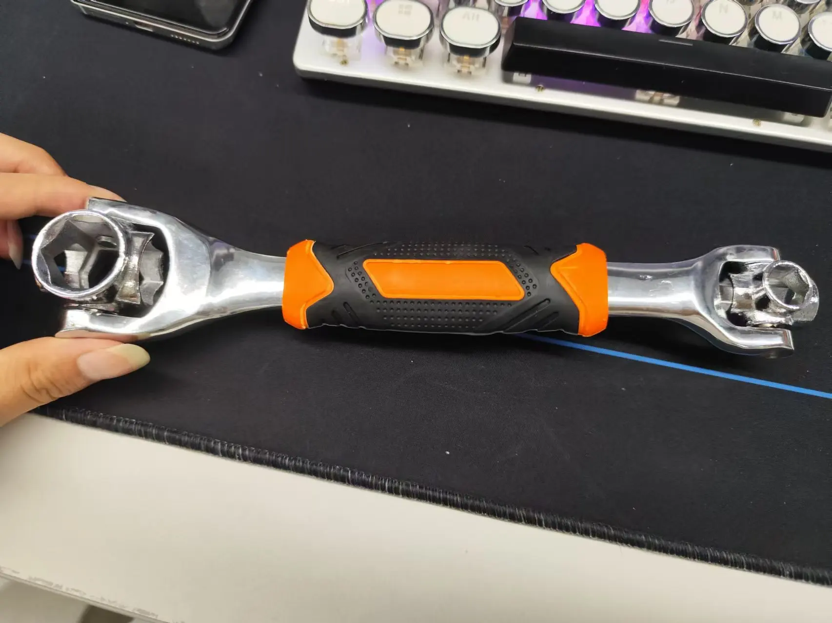 Multi-functional hexagonal tiger multi-angle wrench 13-24mm360 degree rotary head rubber handle wrench