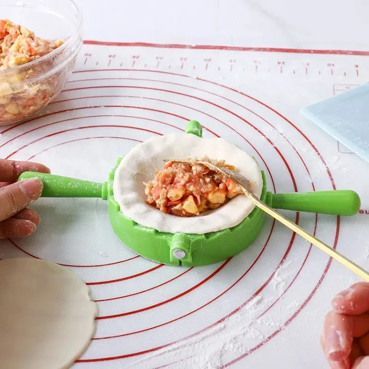 Пластиковая форма для пельменей