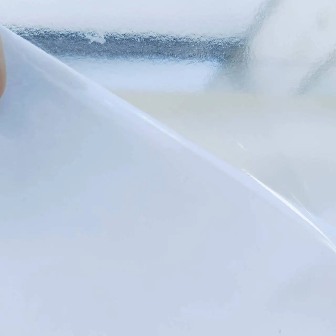 Eco-Solvent Printable PVC Self-Adhesive Vinyl Roll Available in White Glossy or Matte for Printing