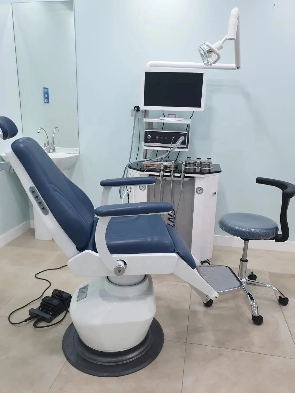 Modern Design with Foot Pedal Clinic Use Electric Patient Lifting ENT Patient Examination Chair