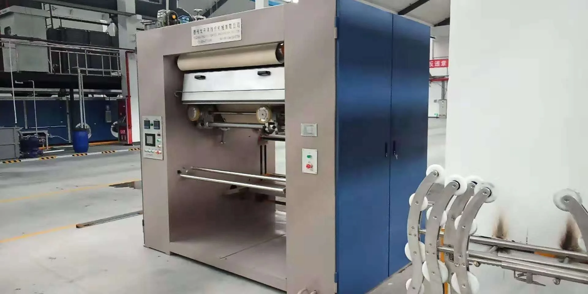 Vertical felt calender machine used for setting polyester and cotton fabric