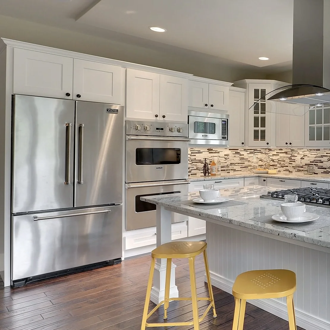 Walnut MDF Solid Wood Kitchen Cabinets Rustic Style Furniture Sets with Cabinet Opener and Kitchen Island White Color