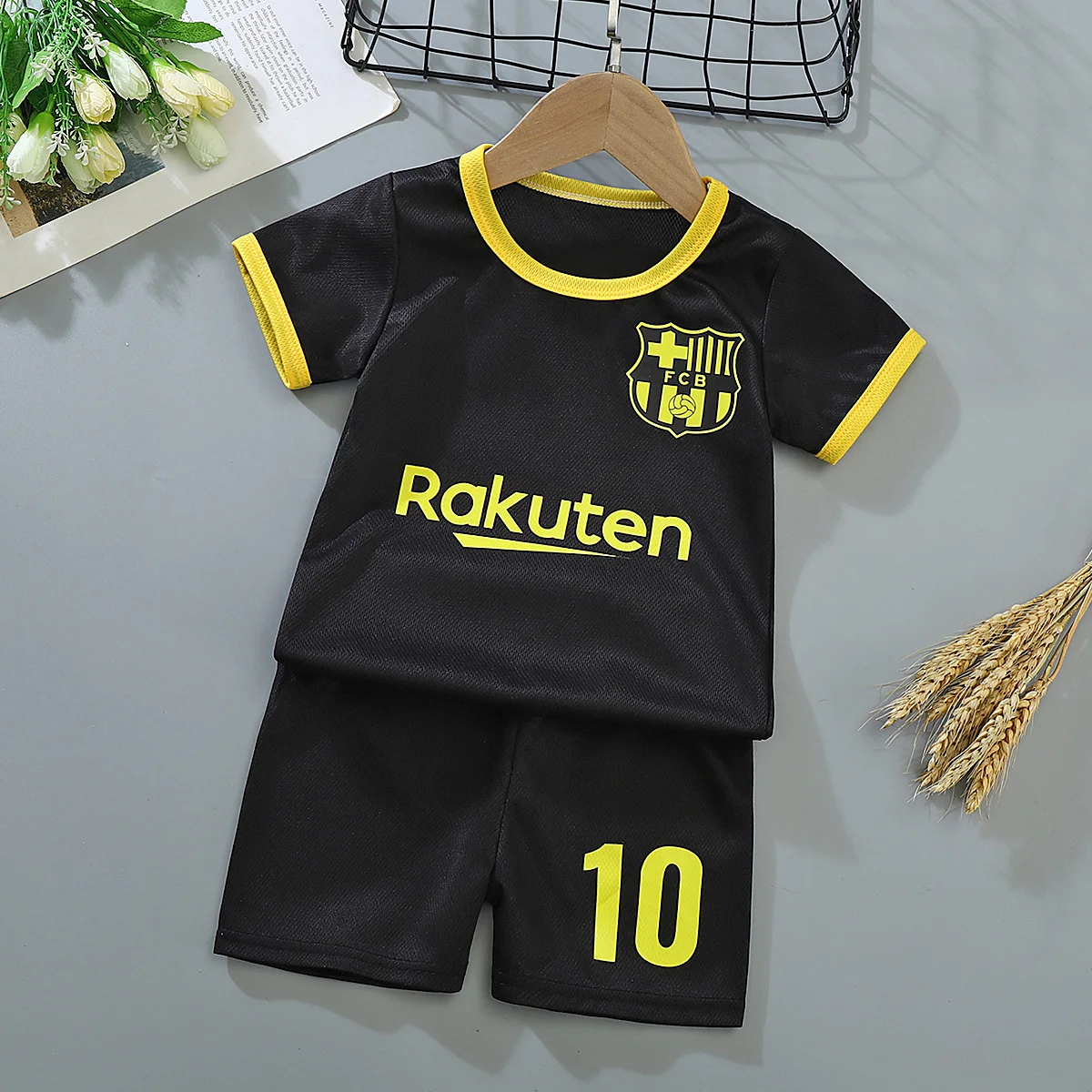 
Wholesale Kids Soccer Uniforms Kit Children Cheap Soccer Team Jersey Uniforms Boys Football Sport Training Uniforms 