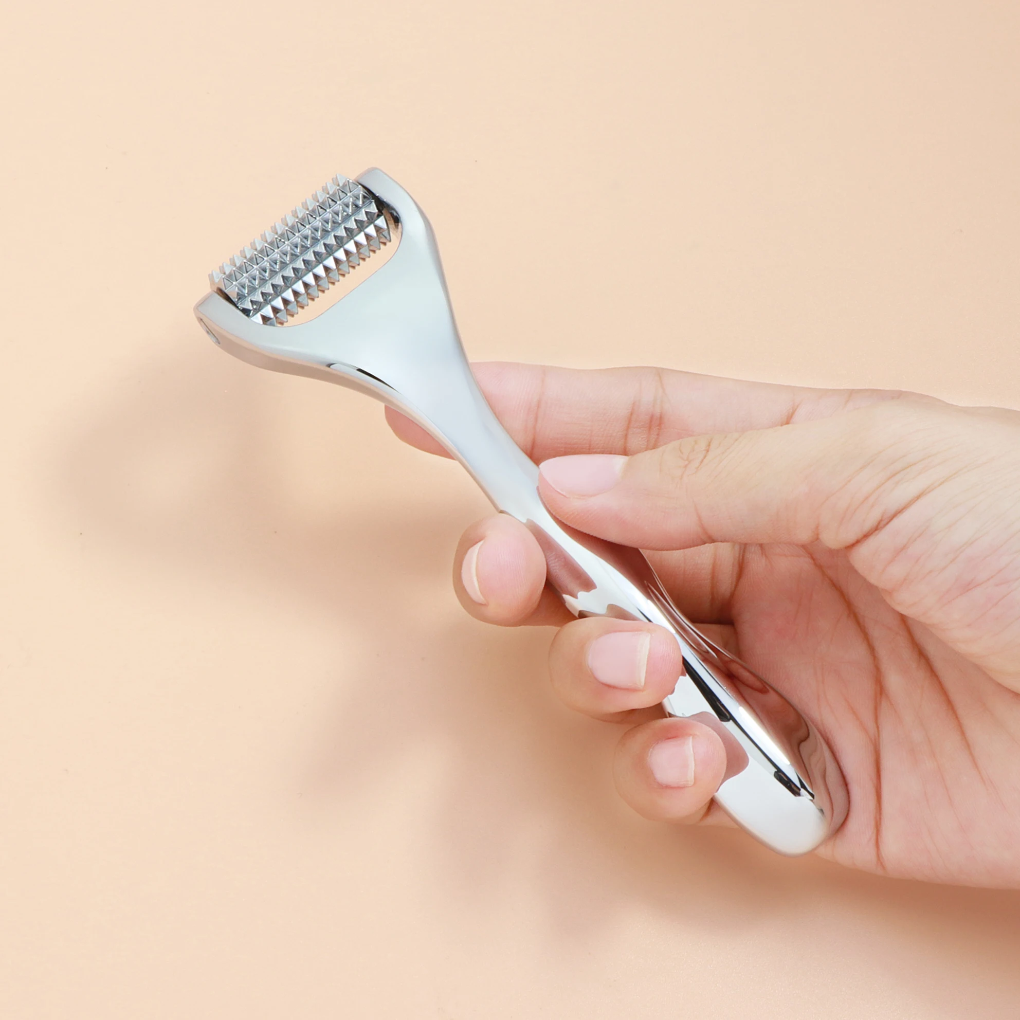 New Arrival Metal Micro Needle Anti Wrinkle Facial SkinCare Serum Face Beauty Derma Massage Roller