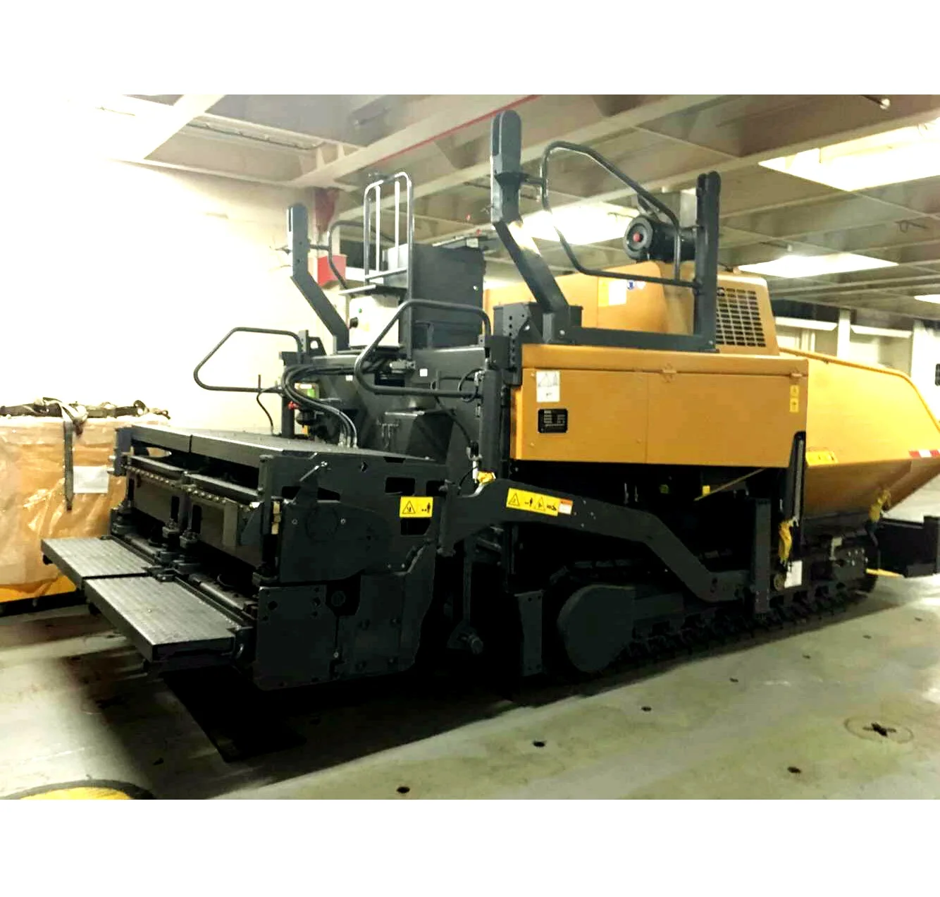 Hot Sales  Asphalt Concrete Wheel Asphalt Paver RP602 with 6m Paving Width