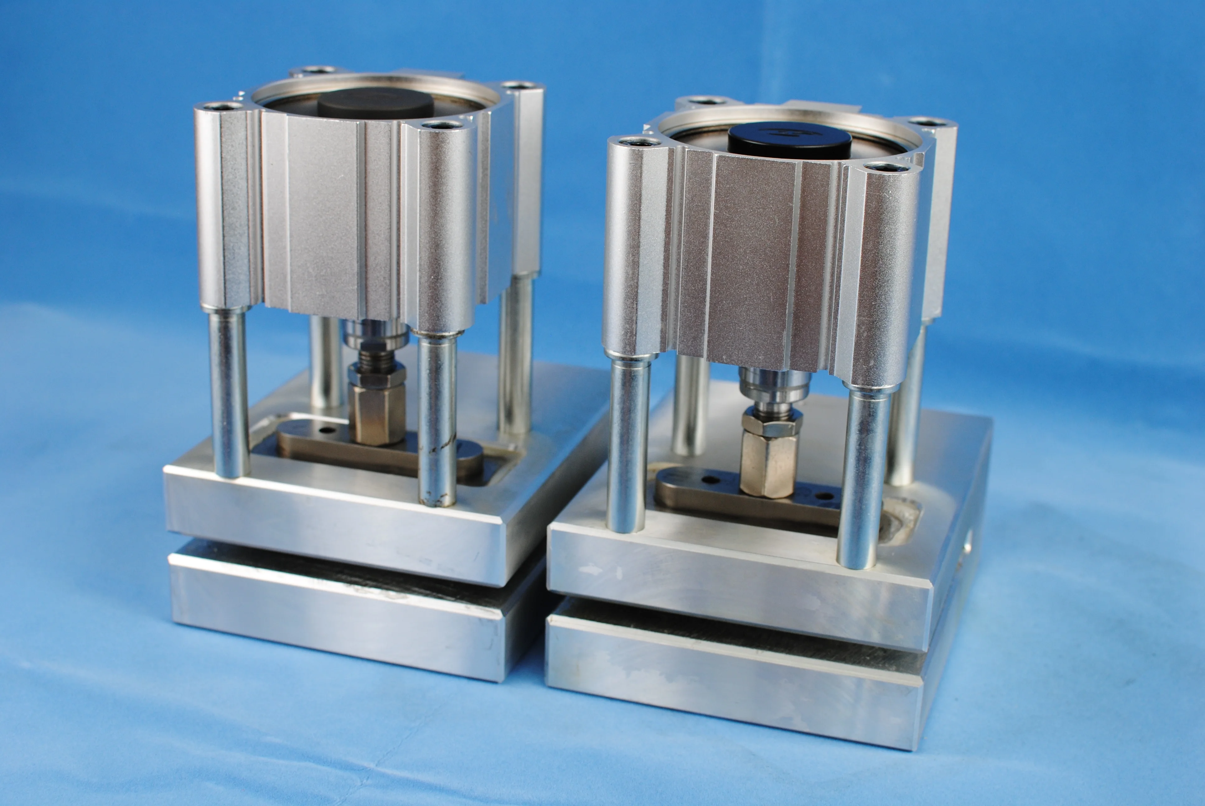  Пробивочная машина с пневматическим приводом для пластиковых пакетов