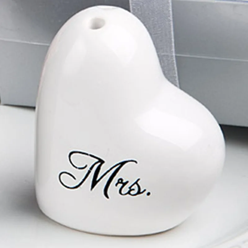 Giveaway Souvenir High Quality Mr and Mrs Salt and Pepper Shaker Wedding Gift