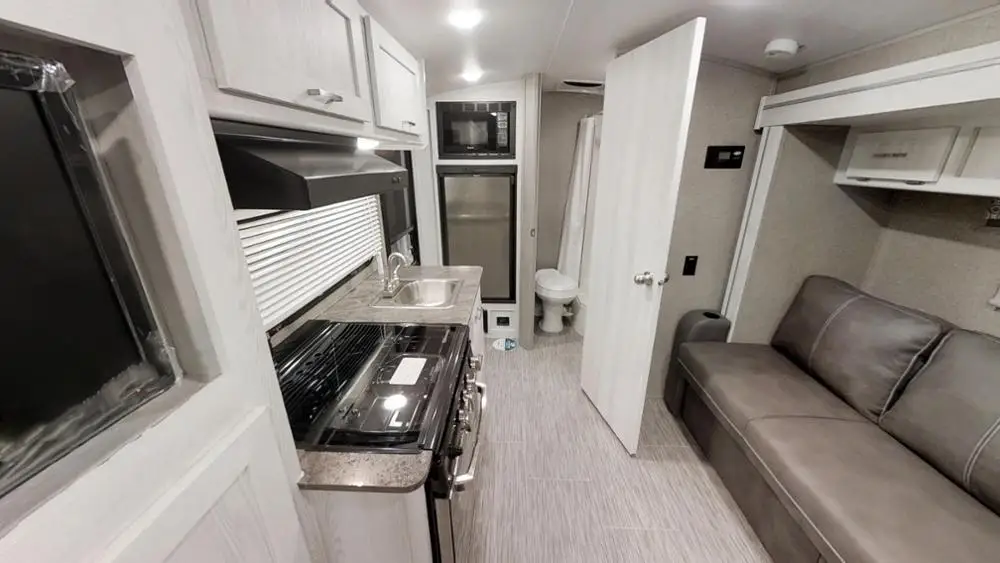 Recreational Traction Rv/motorhome/caravan Travel Trailer Taravel Trailer with Awning Manufacturer EC-MC-07AM 235/75R15 Kinlife