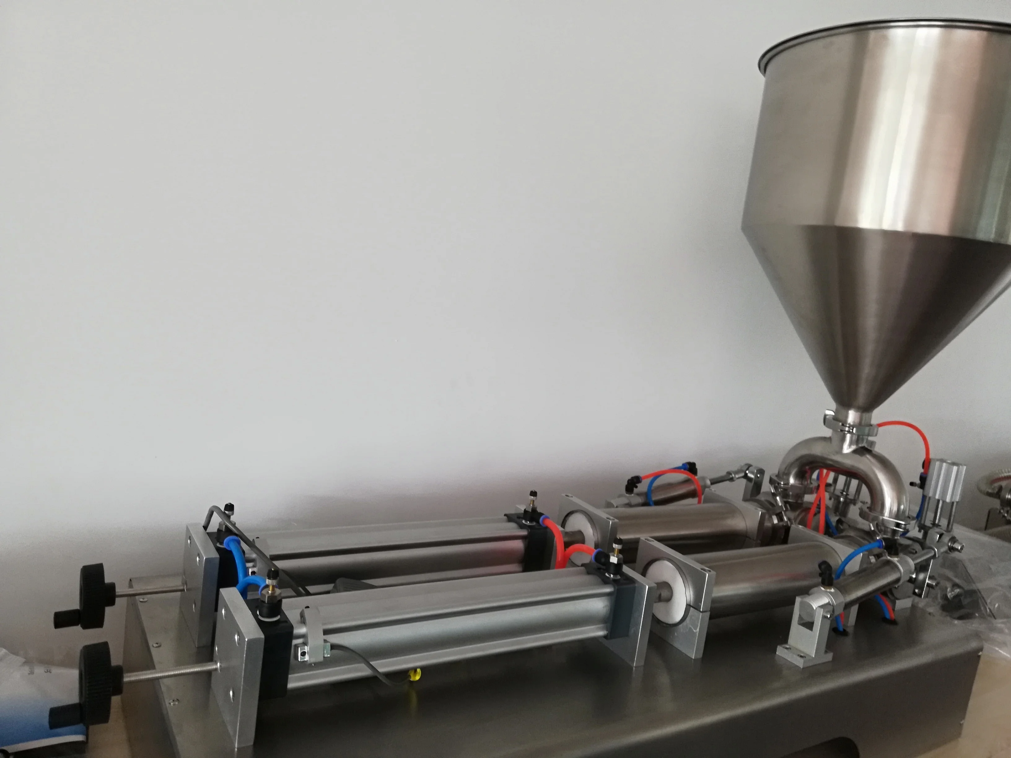 G2WG Paste filling machine for oil/honey/shampoo