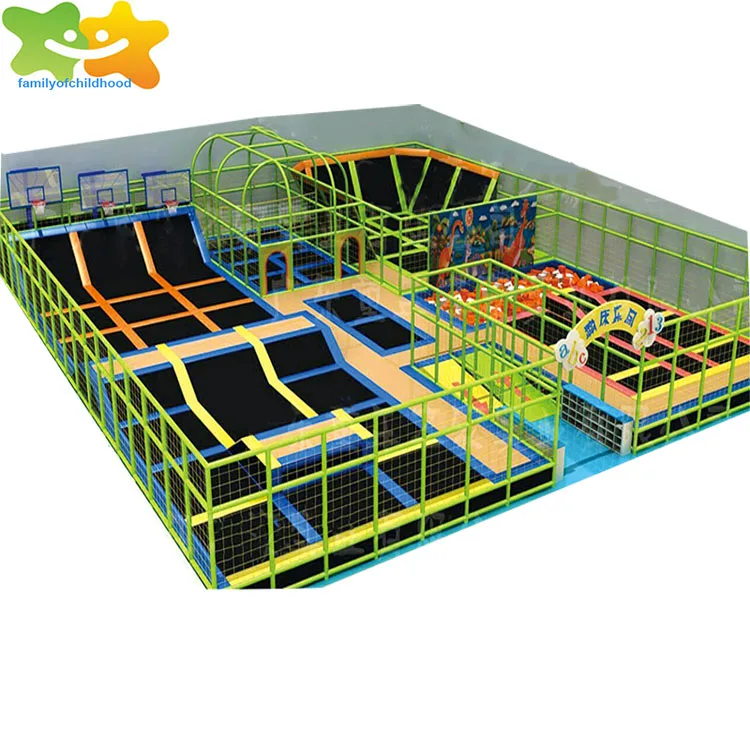 Большой игровой батут с черной сеткой