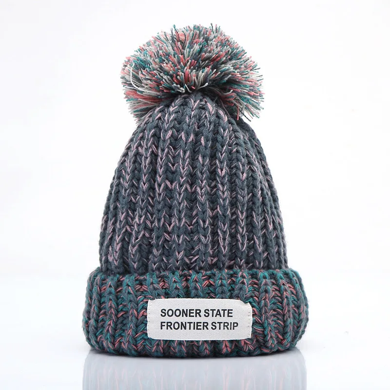 
OEM low MOQ New style korean winter pom pom beanie cuff plain hats with woven label 