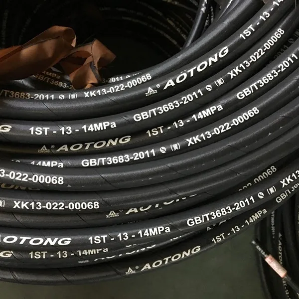 High pressure steel rubber hose with metal braid, made of synthetic rubber and wire reinforcement