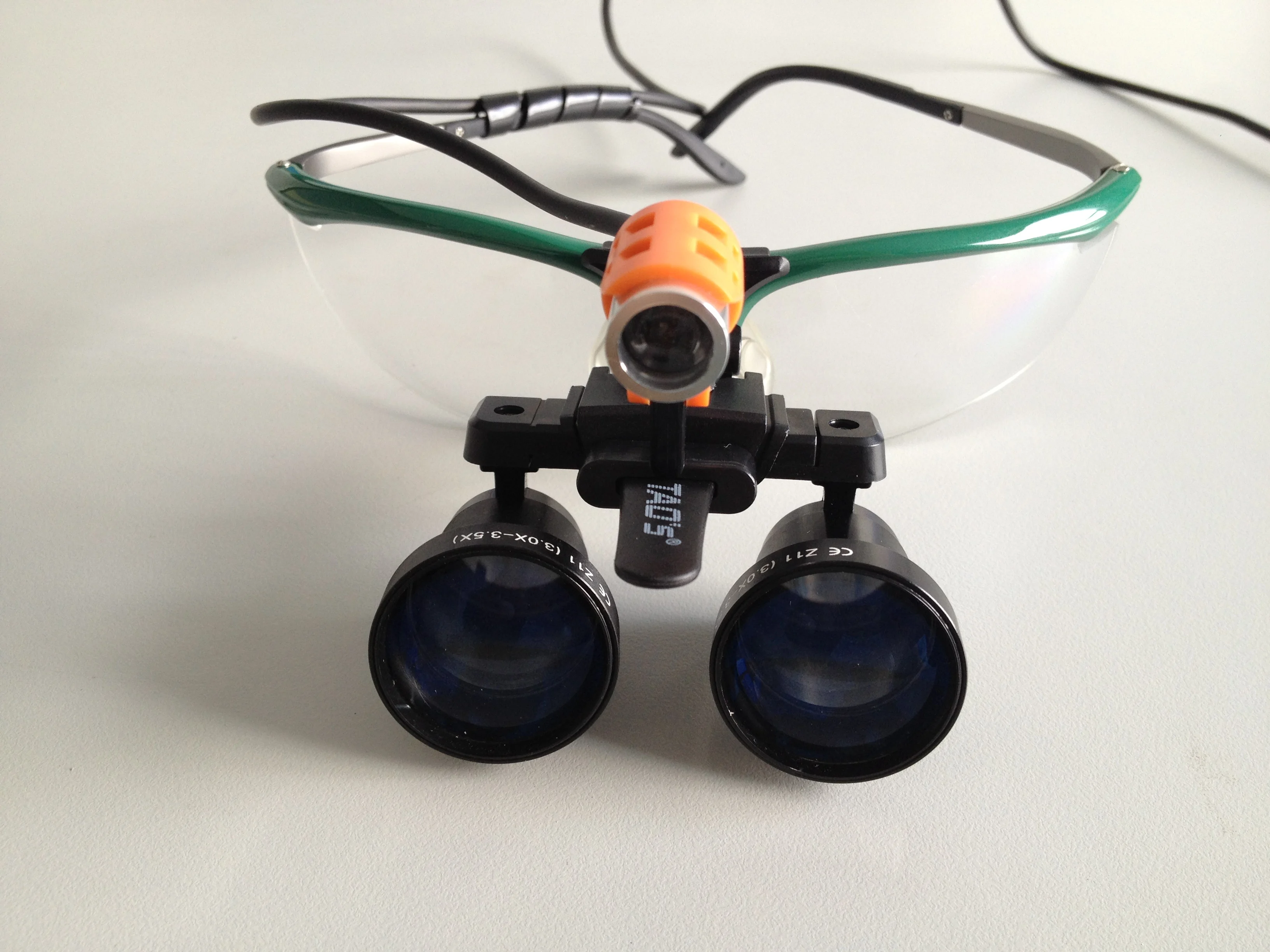 
Z11 Dental 3.0-3.5X Surgical Binocular Medical Loupe With LED Head Light Lamp Dental Loupes 