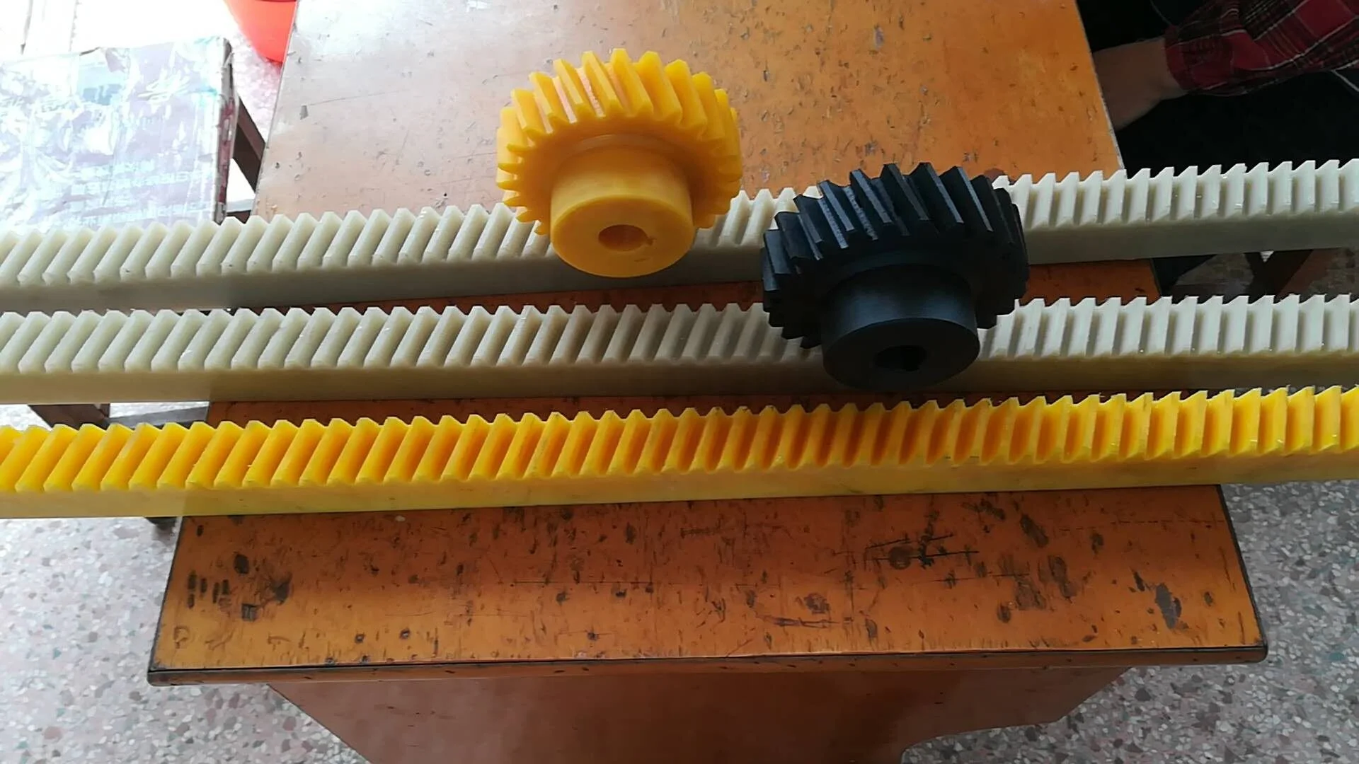 Инженерная обработка пластика с ЧПУ PA6 MC, нейлоновая шестеренка и шестерня согласно вашему чертежу