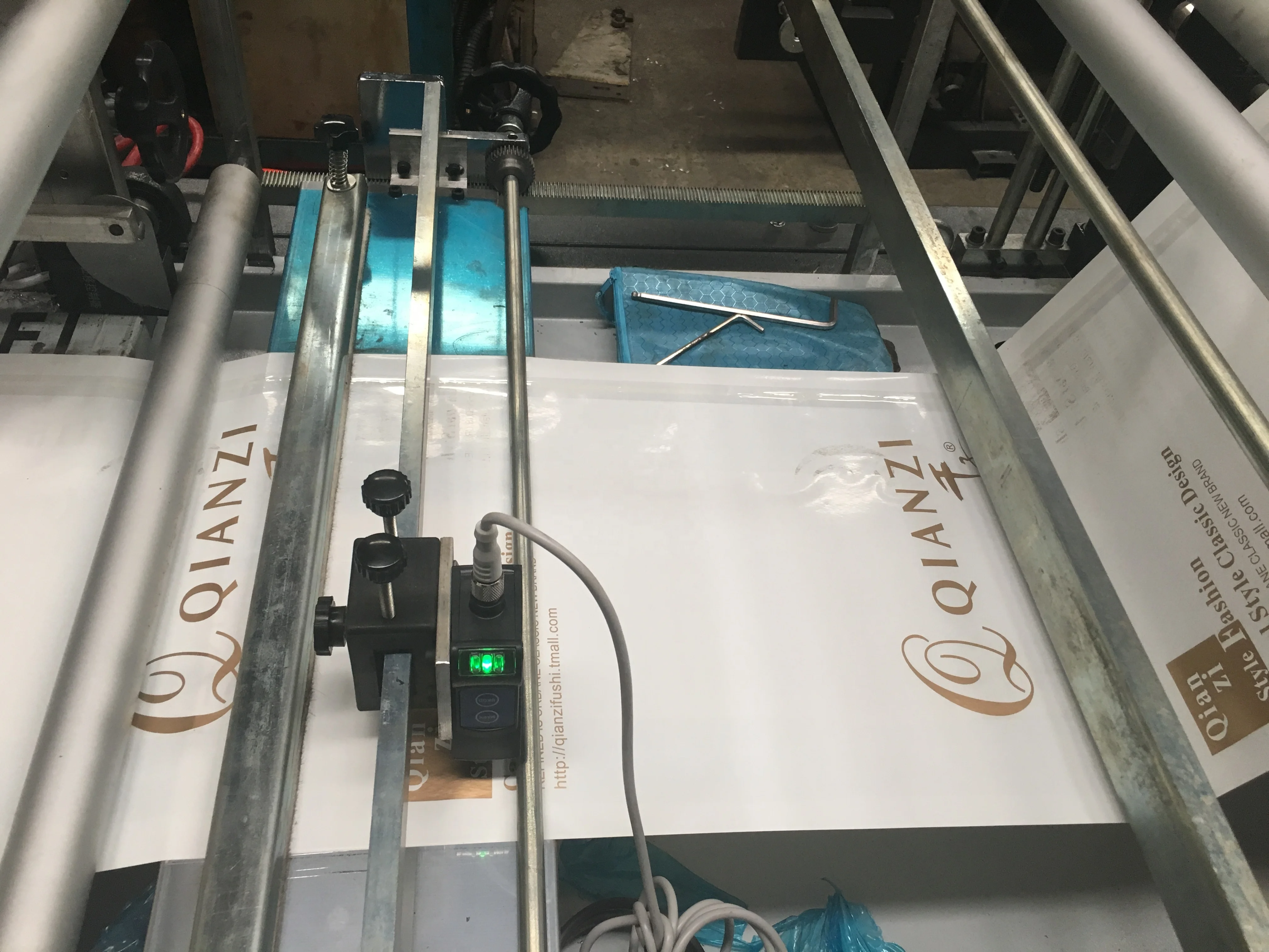 
EMS/DHL/SF/TNT courier bag making machine 