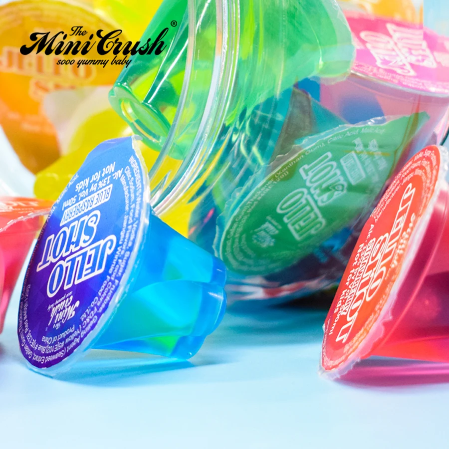 Тропический фруктовый коктейль в чашках шприц для водки Jello Shot