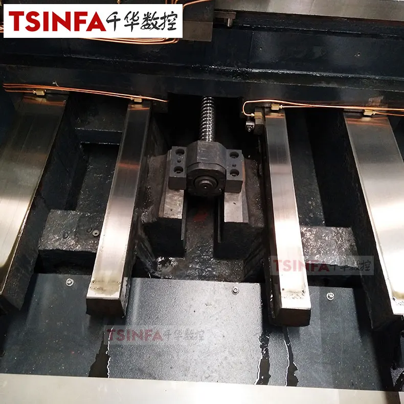 CNC machining center machine TVK1050  VMC1050 vertical CNC milling machine price Taiwan disk armless 24T tool magazine for metal