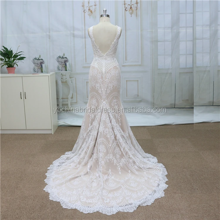 
With two shoulder and V neckline cake skirt wedding dress 