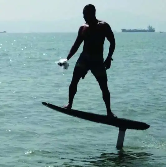 2022 Hot Selling Electric Hydrofoil Surfboard with High Performance 5000W Motorized Electric Surfing