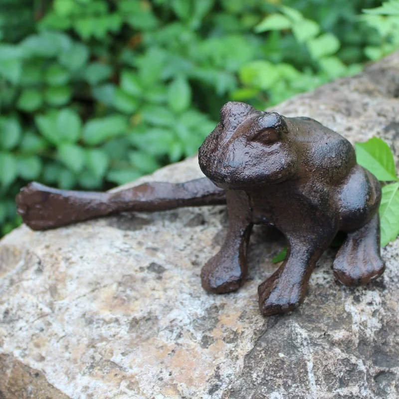 
European Retro cast iron frog 