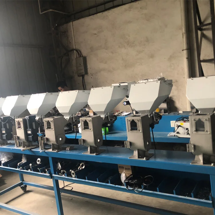 Single-color Volumetric Doser in plastic mixer