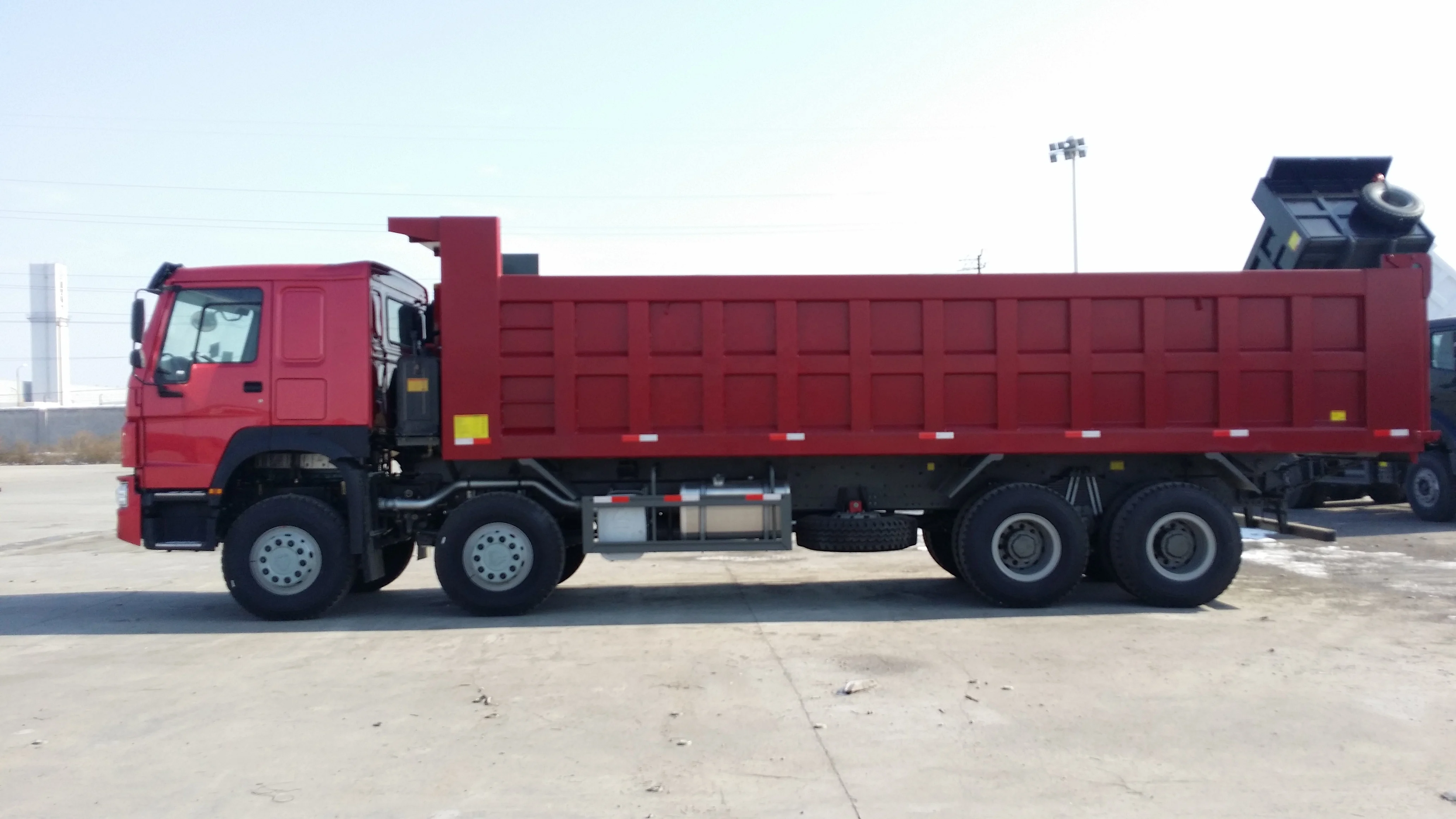 Самосвал HOWO 8x4, 60 тонн