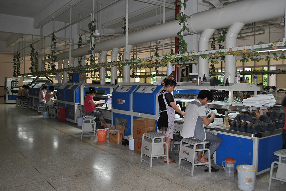 Shoe-making machine shoe sole gluing making cementing conveyor