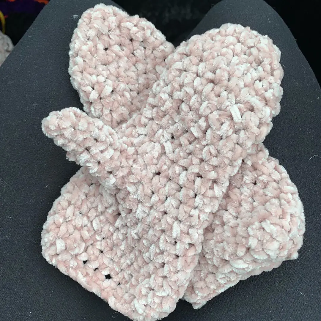 
polyester wholesale chenille yarn scarf soft warm winter fancy yarn for knitting and crochet 