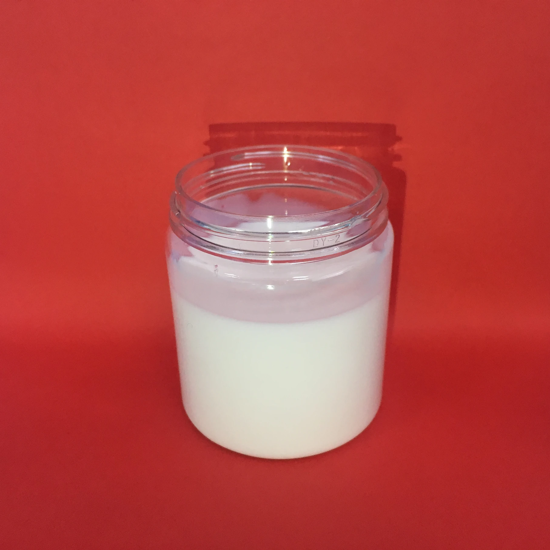 Эмульсия парафинового воска, используемая в качестве смазки для швейной нитки