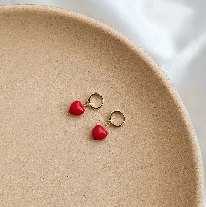 JD ювелирные изделия пользовательский корейский стиль дизайн красные любовь ушные пуговицы 14K позолоченные медные сердца Подвесные серьги