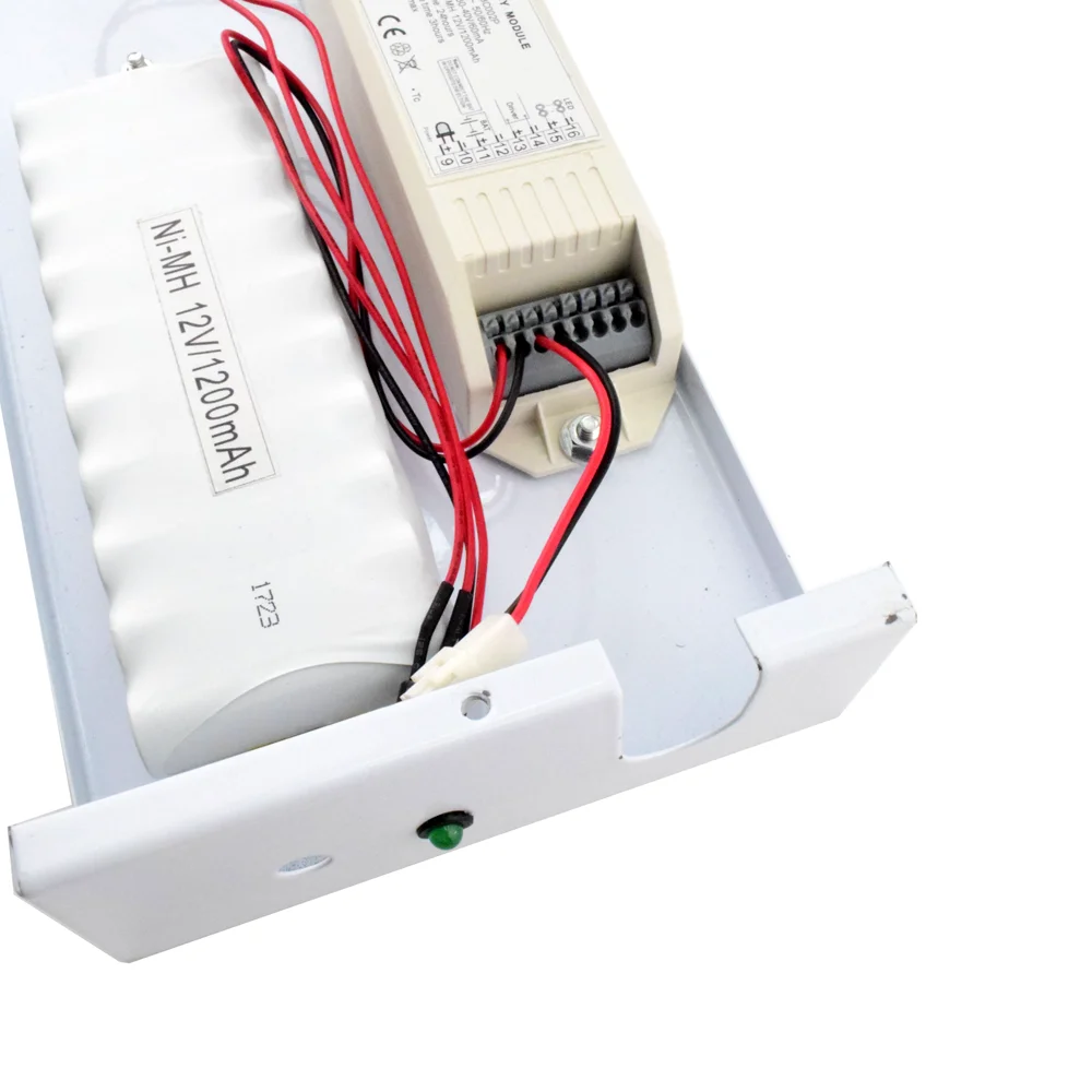 2W low power LED emergency power device with rechargeable power pack