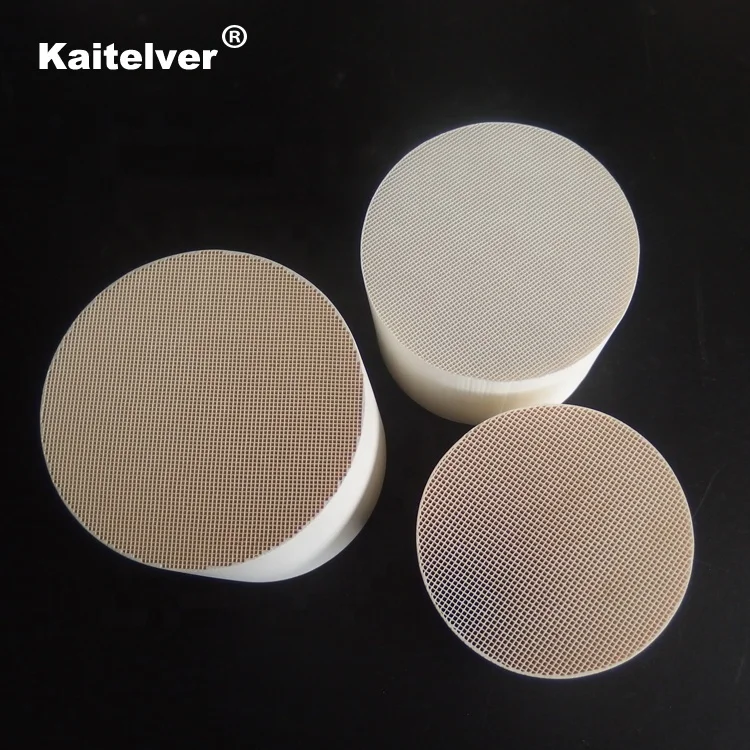 Ceramic substrate monolith catalyst carrier for vehicle catalyst convertor