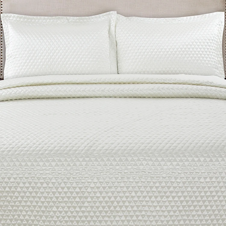 Solid Color Satin Fabric Microfiber Hotel Quilted Bedspread Quilt