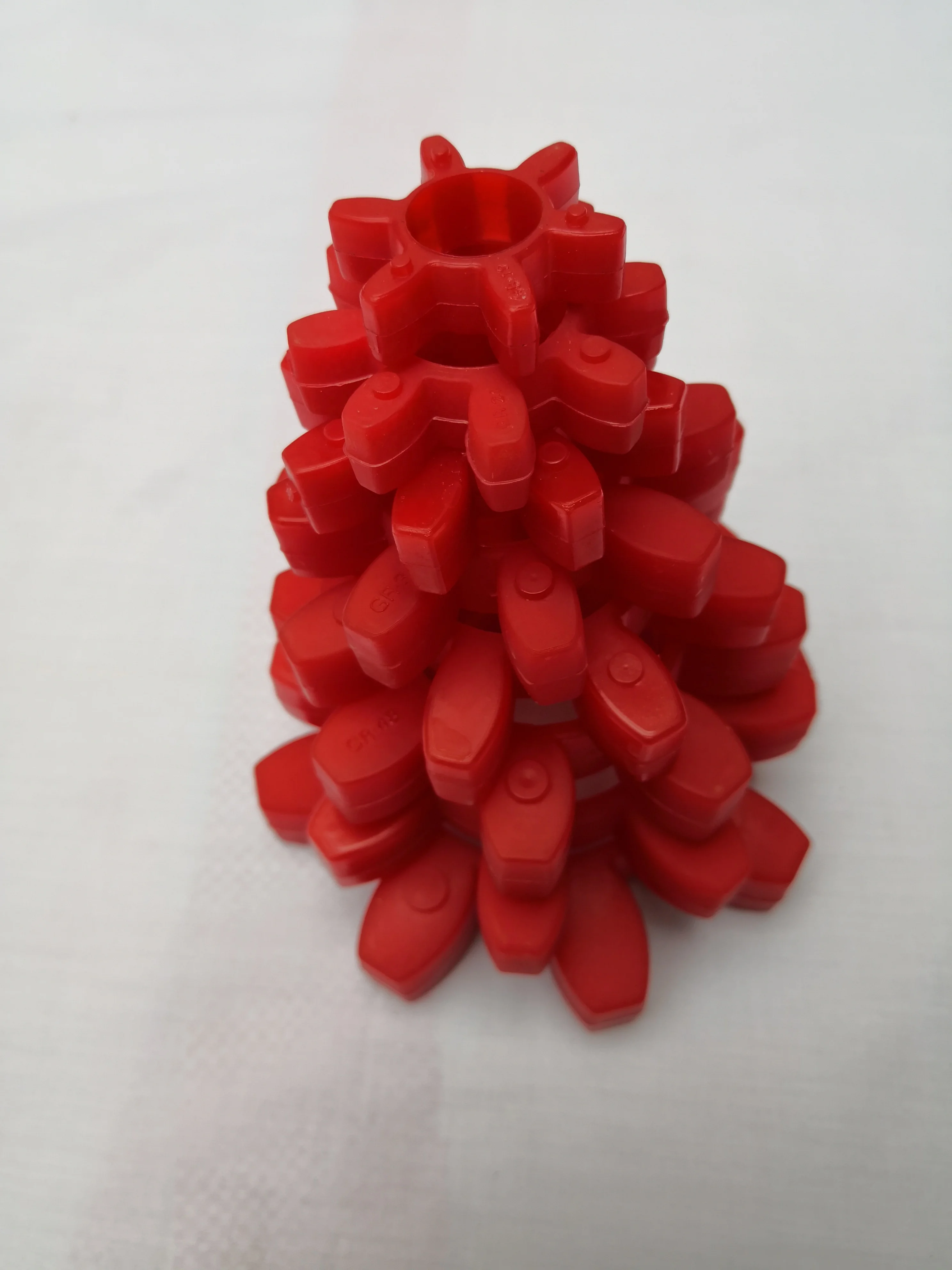 Customizable Plum Blossom Shape Coupling for Buffering