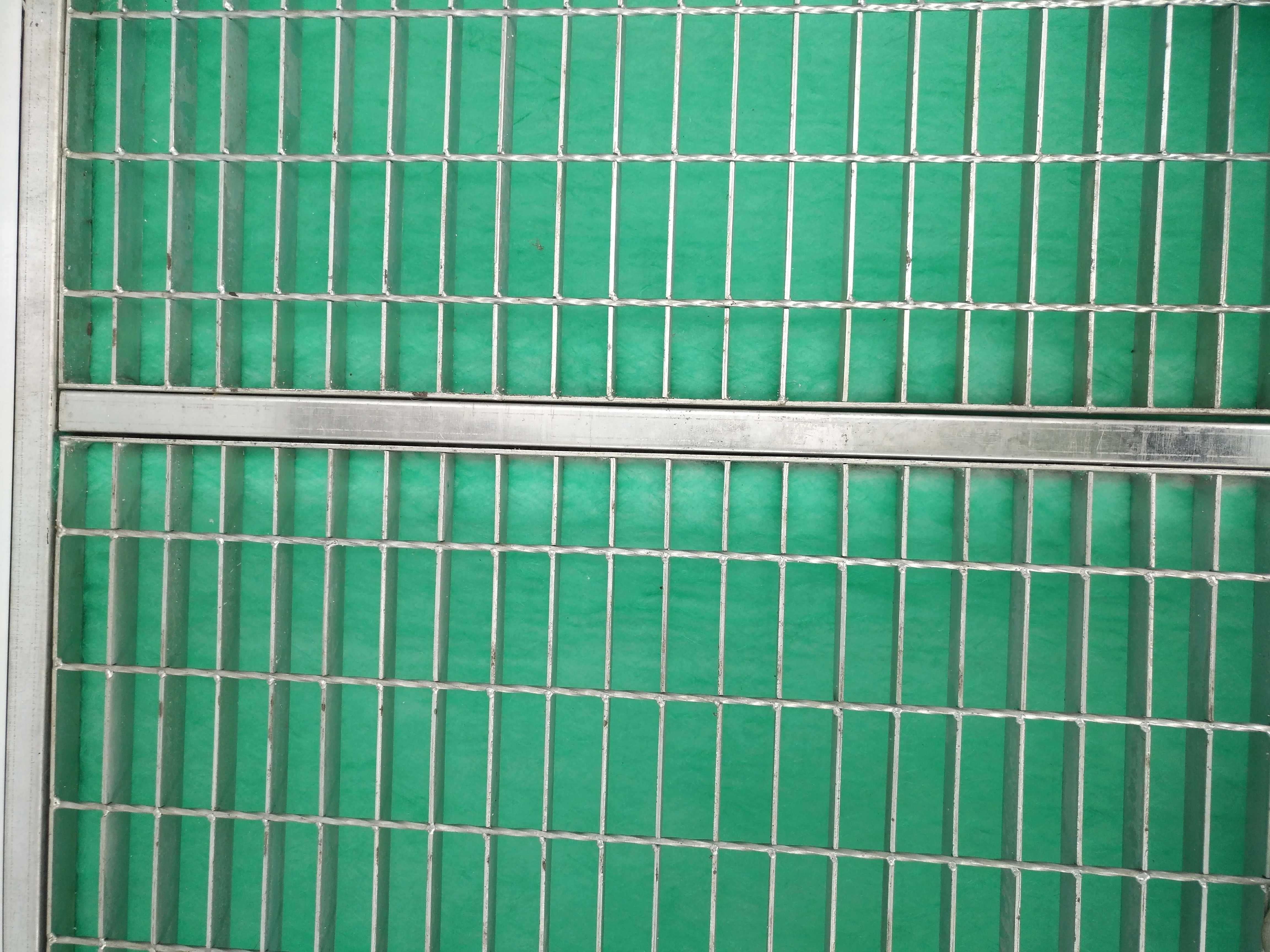 Rock wool insulation spray cabin for car repair