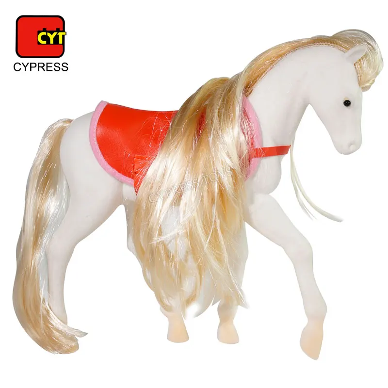 Розовая игрушечная лошадь с набором аксессуаров и пластиковыми игрушками