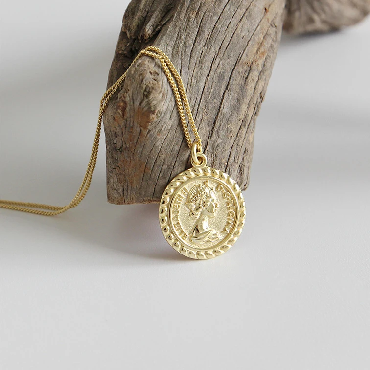 
Vintage Minimalist Gold Elizabe Coin Chocker Necklace Medallion Disk Polished Gold Filled Coin Necklace Personalized Jewelry 