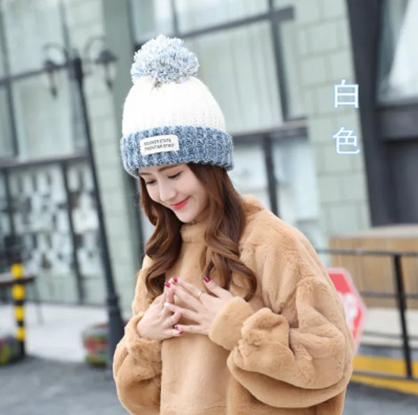 
OEM low MOQ New style korean winter pom pom beanie cuff plain hats with woven label 