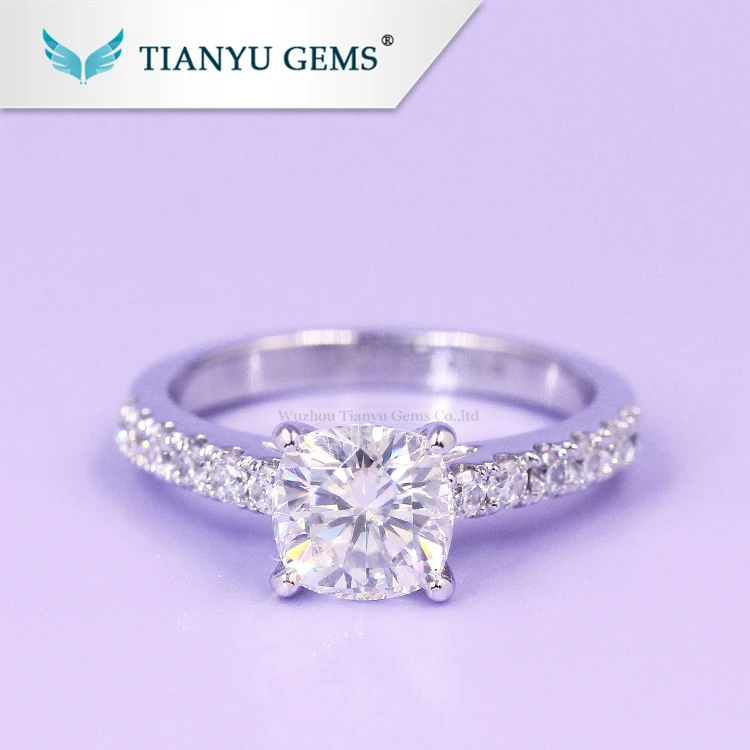 оптовая продажа с фабрики индивидуальные 4 зубец Пасьянс подушки moissanite кольцо в платины установка