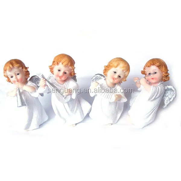 Религиозный Ангел играет инструмент маленькие ангелы с флейтой