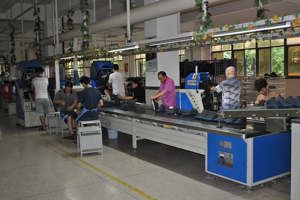 Shoe-making machine shoe sole gluing making cementing conveyor