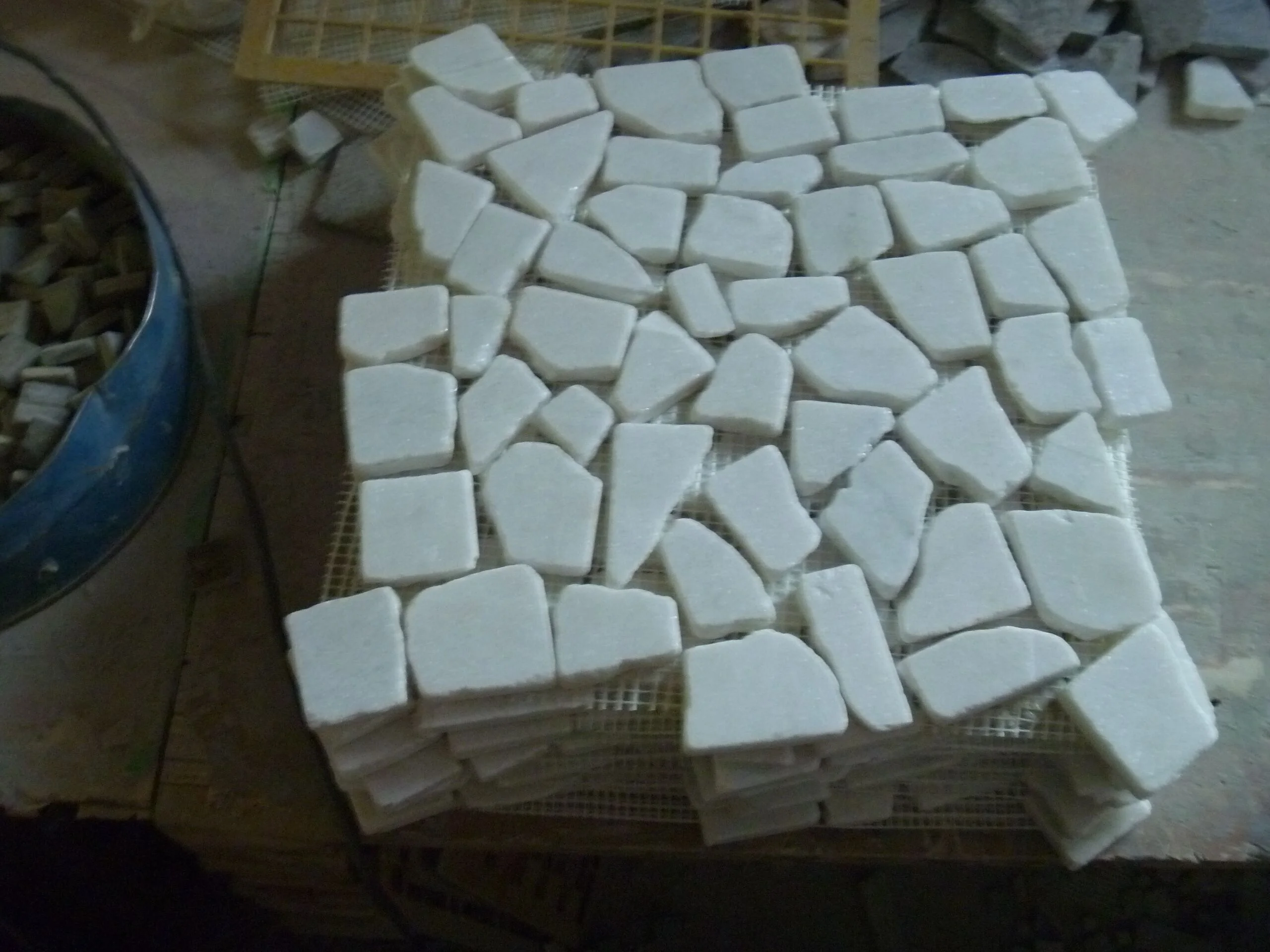 natural pebble stone mosaic tile