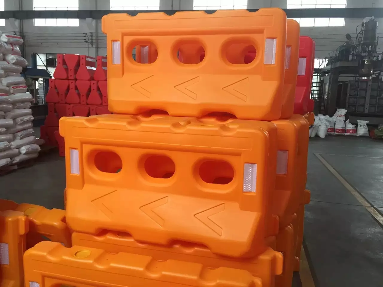 2022 Zhejiang hot sale traffic safety Factory Price water filled barrier high quality road traffic safety safety barrier