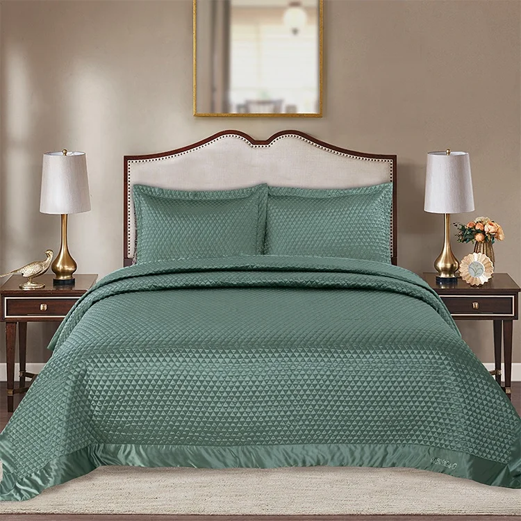 Solid Color Satin Fabric Microfiber Hotel Quilted Bedspread Quilt