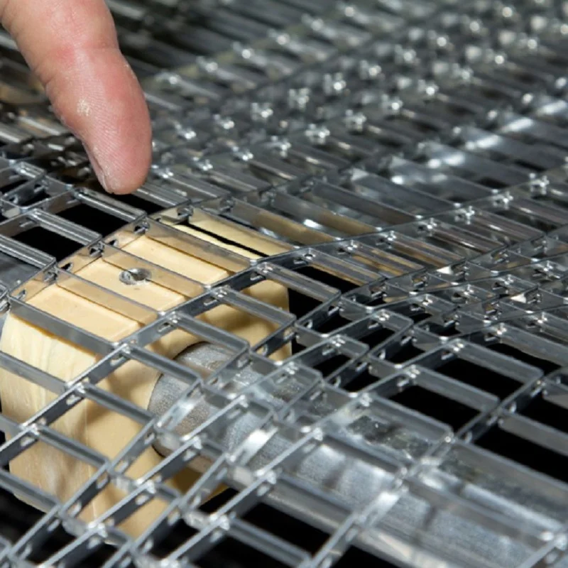 Water channel cleaning ship horseshoe chain conveyor belt