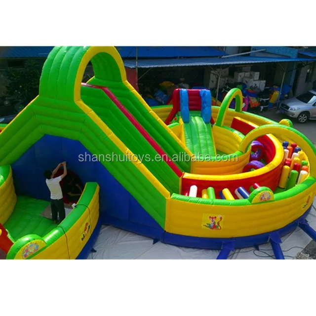 Customized 8 Shape Inflatable race track/Sports challenge Obstacle Course/Outdoor bounce castle inflatable Playground