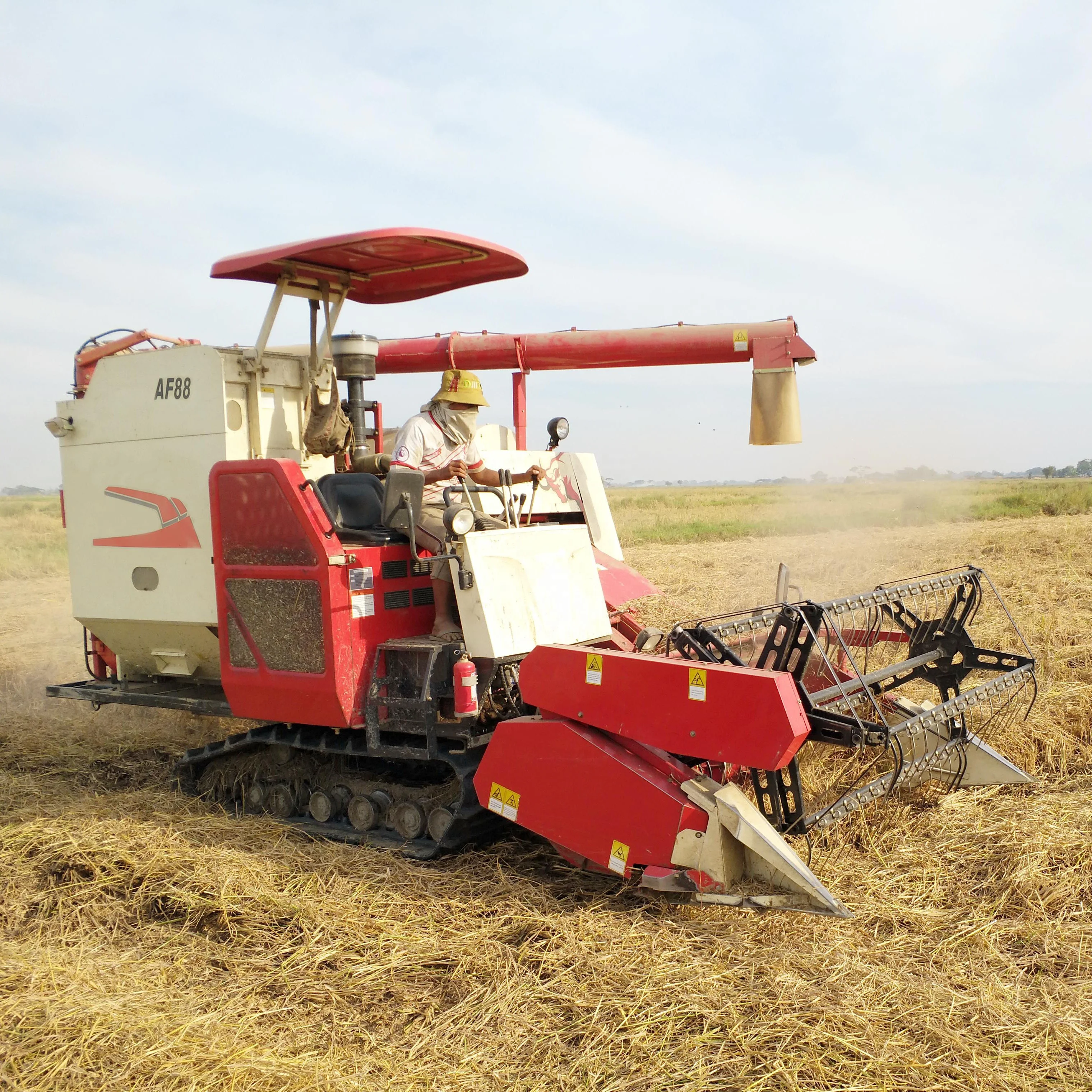 
Grain Wheat Rice Combine Harvester Crawler Rubber Track AF88 Indonesia Thailand Philippines Multifunctional 