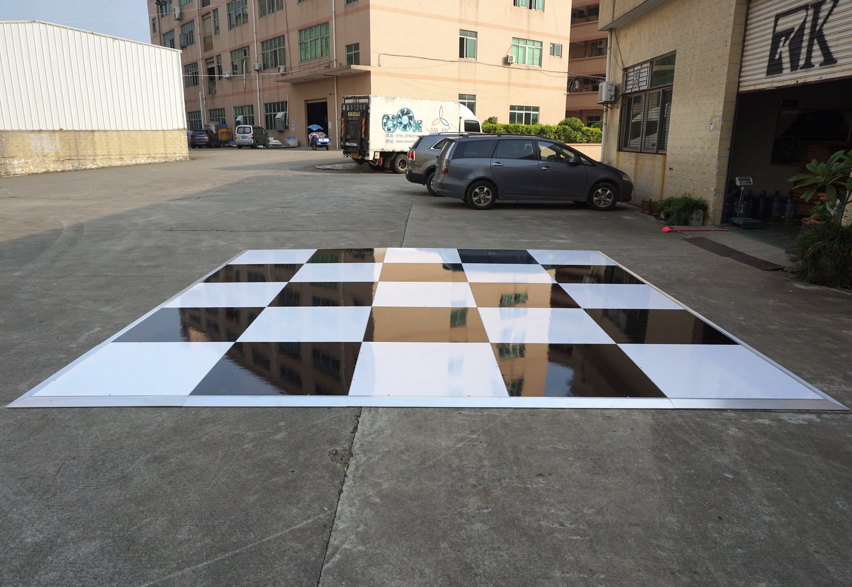 Portable round high gloss white wedding dance floor