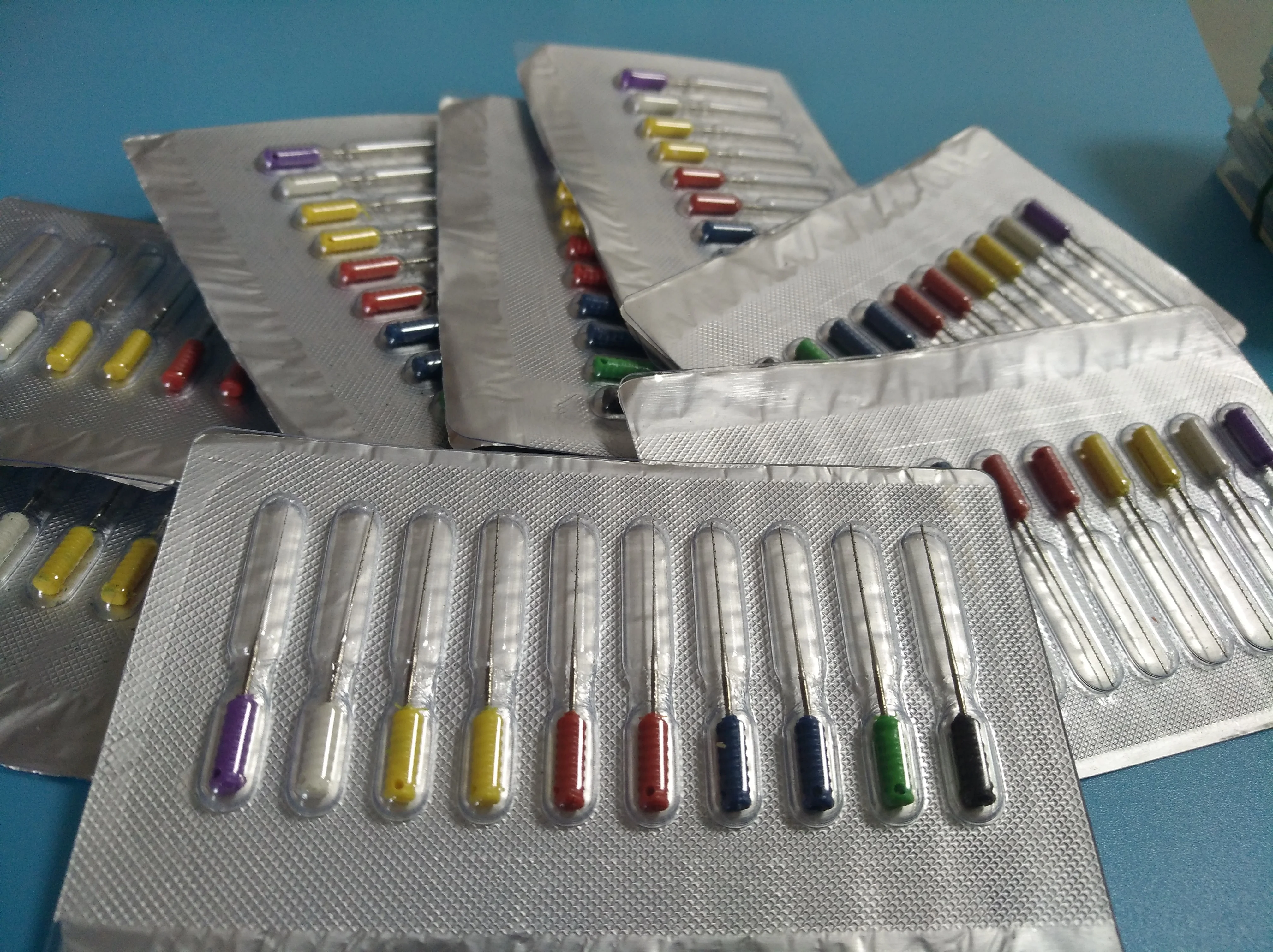 Стоматологические эндофайлы короткие зубчатые броши